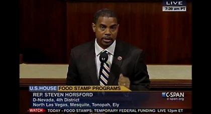 Γερουσιαστής έγινε κούριερ για ψήφους