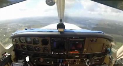 Πουλί σπάει τζάμι αεροπλάνου εν πτήσει! (video)