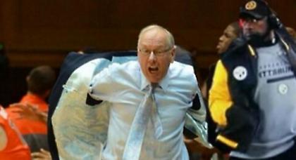 Tρελή καζούρα σε προπονητή του NCAA