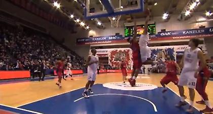 Κάρφωμα και τάπα για… κορυφή (video)