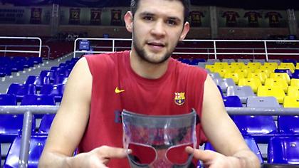 Ο «Παπ» και η μάσκα του (video)