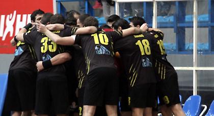 Παρ’ ολίγον… γκέλα για ΑΕΚ, ισόπαλο το ντέρμπι