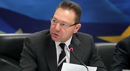 Οι τροϊκανοί στριμώχνουν τον Στουρνάρα