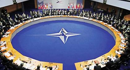 Το ΝΑΤΟ καλεί τη Ρωσία να αποσύρει τις δυνάμεις της από την Κριμαία
