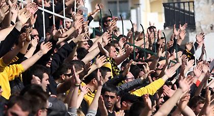 Ο «12ος παίκτης» κοντά της!