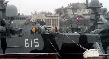 Ρωσικά πολεμικά πλοία έχουν αποκλείσει τα Στενά του Κερτς