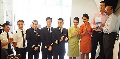 Θαυμαστές της SilkAir οδήγησαν το νέο Boeing της εταιρείας στη Σιγκαπούρη