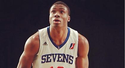 Έχασε, αλλά μοίρασε τάπες ο Θανάσης