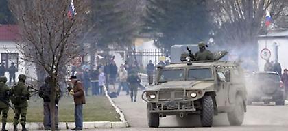 Υπό ρωσικό έλεγχο βάση της συνοριοφρουράς στην Κριμαία