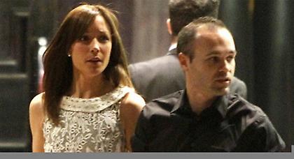 Κοντά στον Ινιέστα και τη γυναίκα του