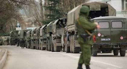 Ρώσοι στρατιώτες άνοιξαν πυρ σε βάση στην Κριμαία