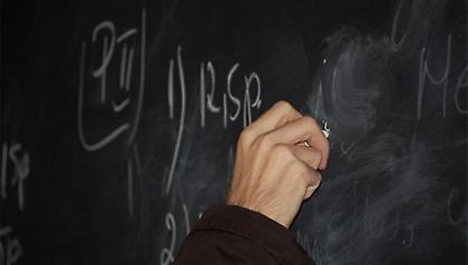 Πλησιάζει η ώρα της απόλυσης για 500 εκπαιδευτικούς