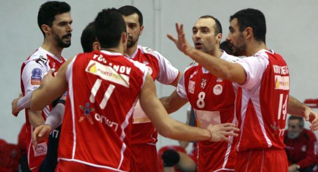 Με... φόρα για τον πρώτο τίτλο ο Ολυμπιακός