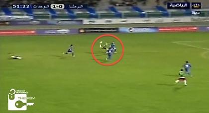 Δεν ΓΙΝΕΤΑΙ να μπήκε αυτό το γκολ! (video)