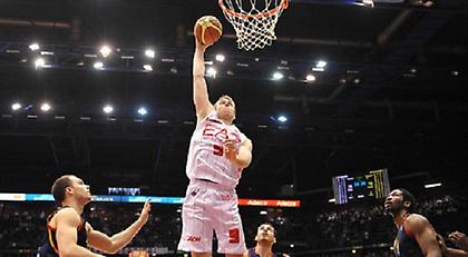 Δώδεκα, κι ούτε ένα στραβοπάτημα για Αρμάνι