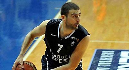 Ο Βασιλειάδης νίκησε τον Ταπούτο