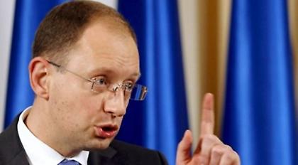 Γιατσενιούκ: Σε στρατιωτική φάση περνάει η κρίση στην Κριμαία