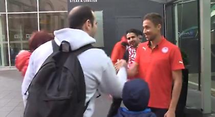 Τι λένε οι φίλοι του Ολυμπιακού για τη μεγάλη αναμέτρηση (video)