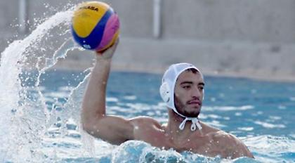 Σιγά μην έμενε απέξω...