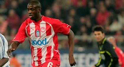 Ο Τουρέ δίπλα στον Ολυμπιακό! (pic)