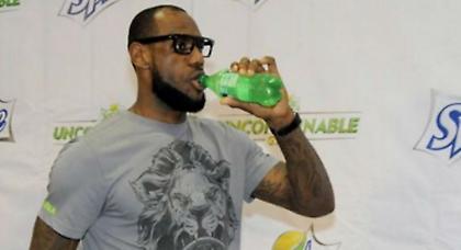 Πίνει και δεν μεθά ο ΛεΜπρόν (pic)