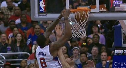 Του πήρε το κάρφωμα μέσα από το… στόμα (videos)