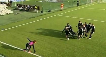 Και γκολ και… strike (video)