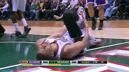 Νίκησε, αλλά χτύπησε ο Γιάννης