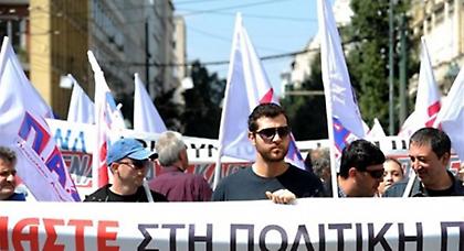 Σε εξέλιξη πορεία στο κέντρο της Αθήνας για το πολυνομοσχέδιο
