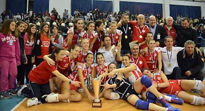 Καρέ με… κούπες ο Ολυμπιακός