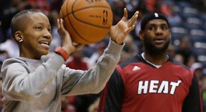 Σούπερ σταρ, αλλά και ΣΟΥΠΕΡ άνθρωπος ο Λεμπρόν