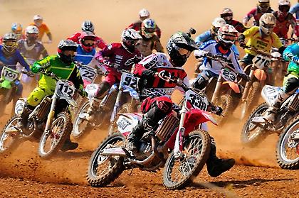 Εκπλήξεις και επιβεβαιώσεις στην πρεμιέρα του Motocross