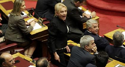 Φωτεινή Πιπιλή: Ο Παπανδρέου να βγάλει τον σκασμό!