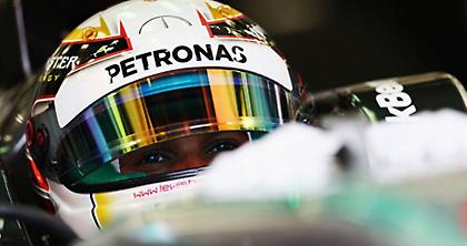 Επίδειξη δύναμης από Mercedes