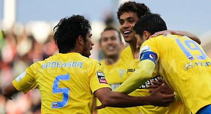 Μόνος του και… όλοι τους!