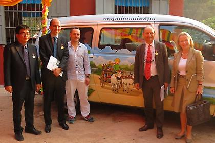 Ρολόι 173.000 ελ. φράγκων άνοιξε σχολεία στη Καμπότζη