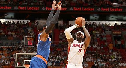 Ο Λεμπρόν κρατά τους Νικς εκτός play offs