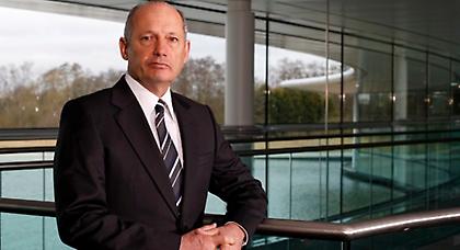 Επίθεση Ντένις σε Φέτελ