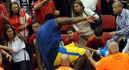 Στηρίζει «Σόφο»