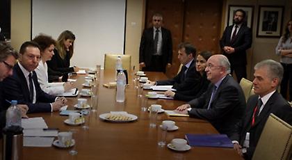 Αλμούνια: «Η Ελλάδα θα τα καταφέρει και θα βγει από την κρίση»