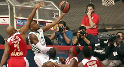 Δεν πτοείται ο Κάρι