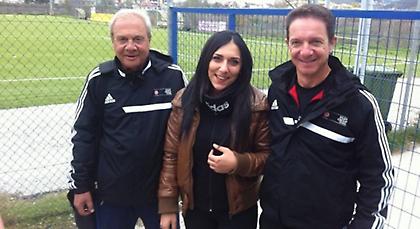 Η Χριστίνα μας μαθαίνει μπάλα!