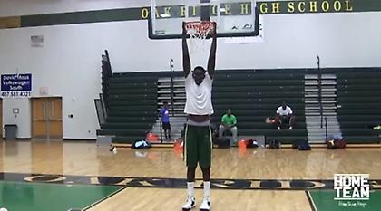 Ένας γίγαντας στο λύκειο (video)