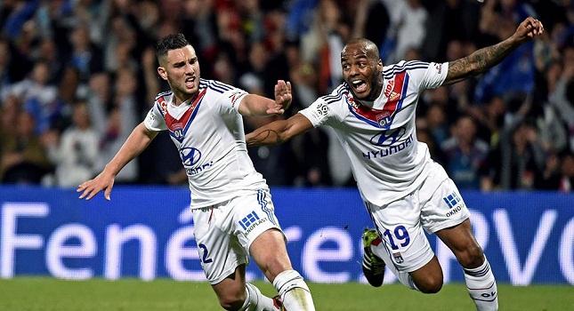 «Σφαλιάρα» με… μήνυμα στην Παρί