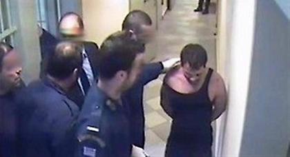 Ελεύθεροι δύο δεσμοφύλακες για το θάνατο του Ίλι Καρέλι