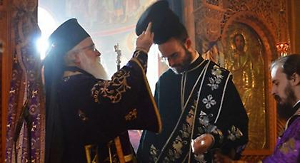 Ιερέας με δίπλωμα ΕΜΠ