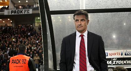 Έριξαν ψάρια στον πάγκο του Ολυμπιακού