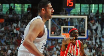 Ο Μπουρούσης με… παρέα στην κορυφή