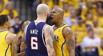 «Βόμβα» Χοκς, προβάδισμα Θάντερ