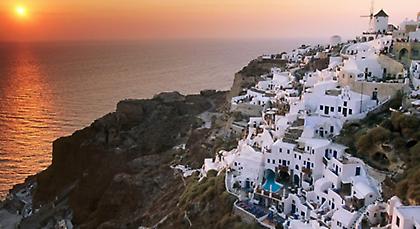 Στην εντατική μια Αμερικανίδα τουρίστρια από βεγγαλικό στη Σαντορίνη